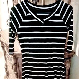 Navy & White Stretchy, Form Fitting "Pencil" dress. Flattering gives great shape